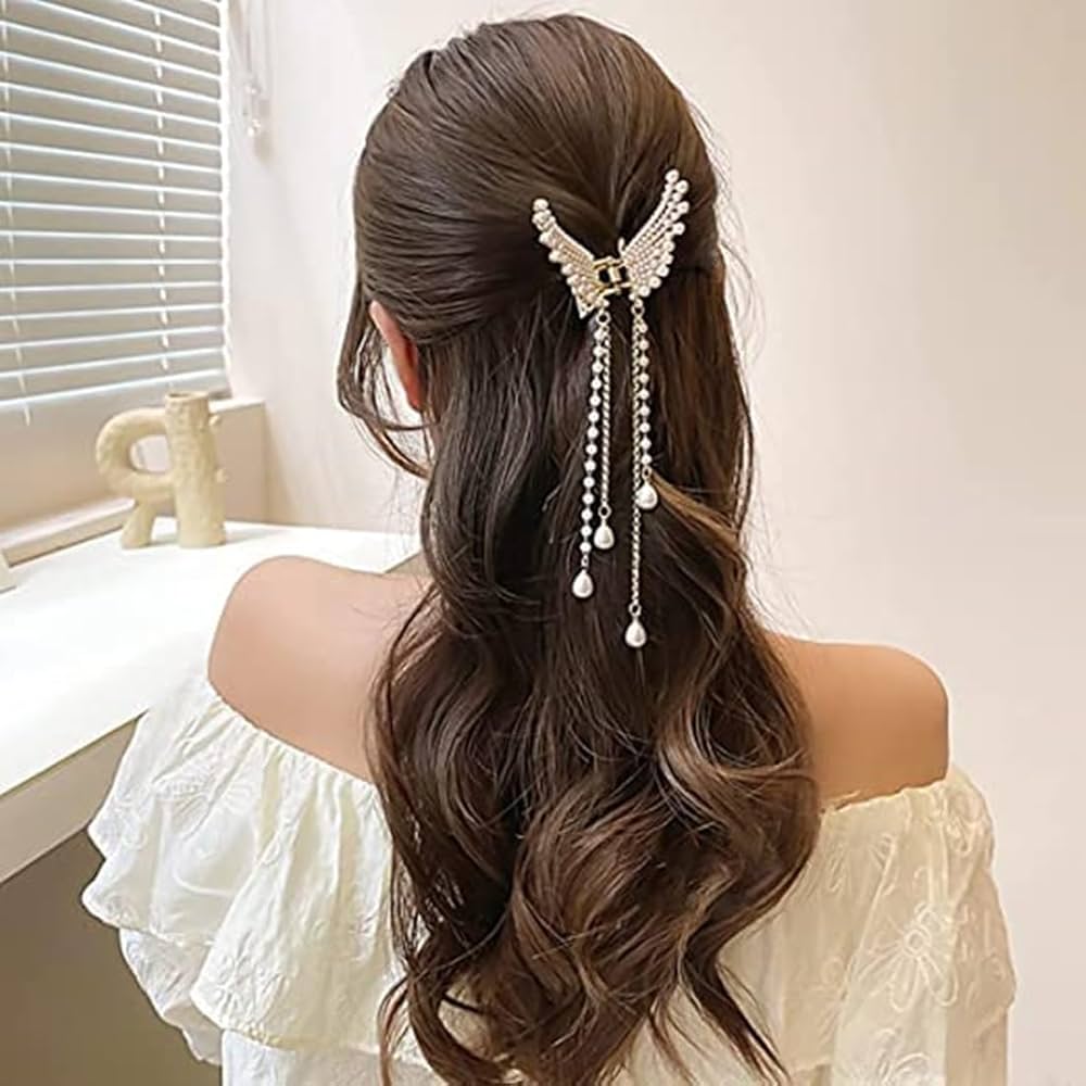 girl in classic hairstyle for best fashion